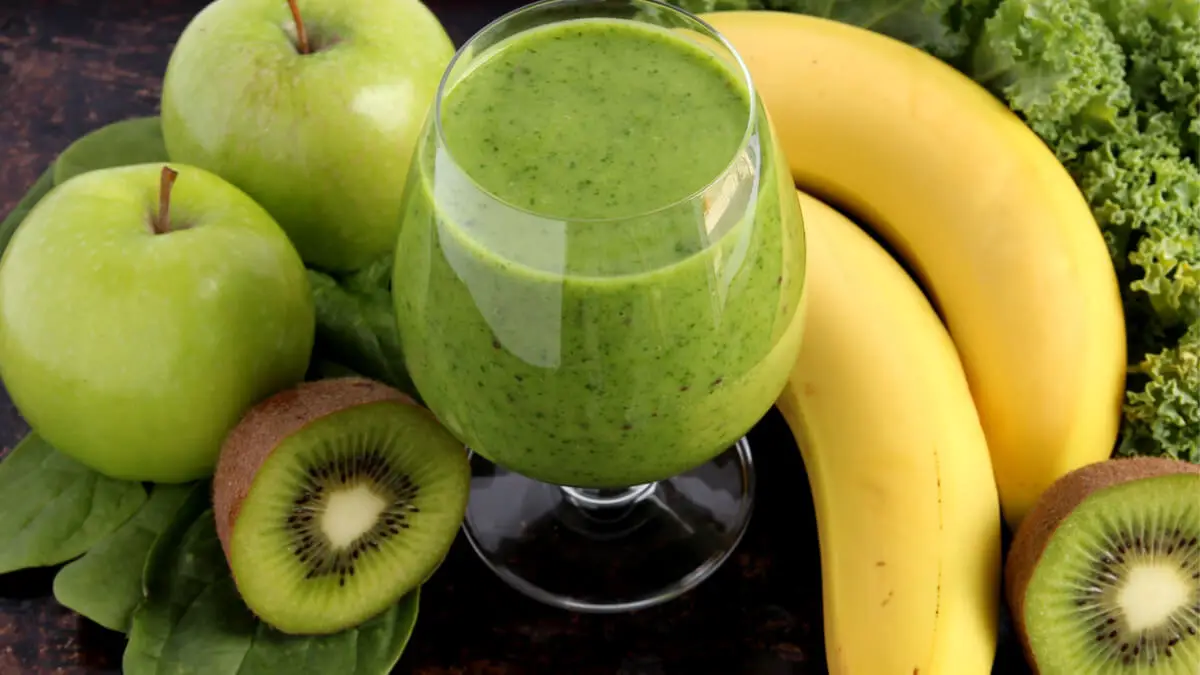 Jugo de banana, kiwi y manzana.