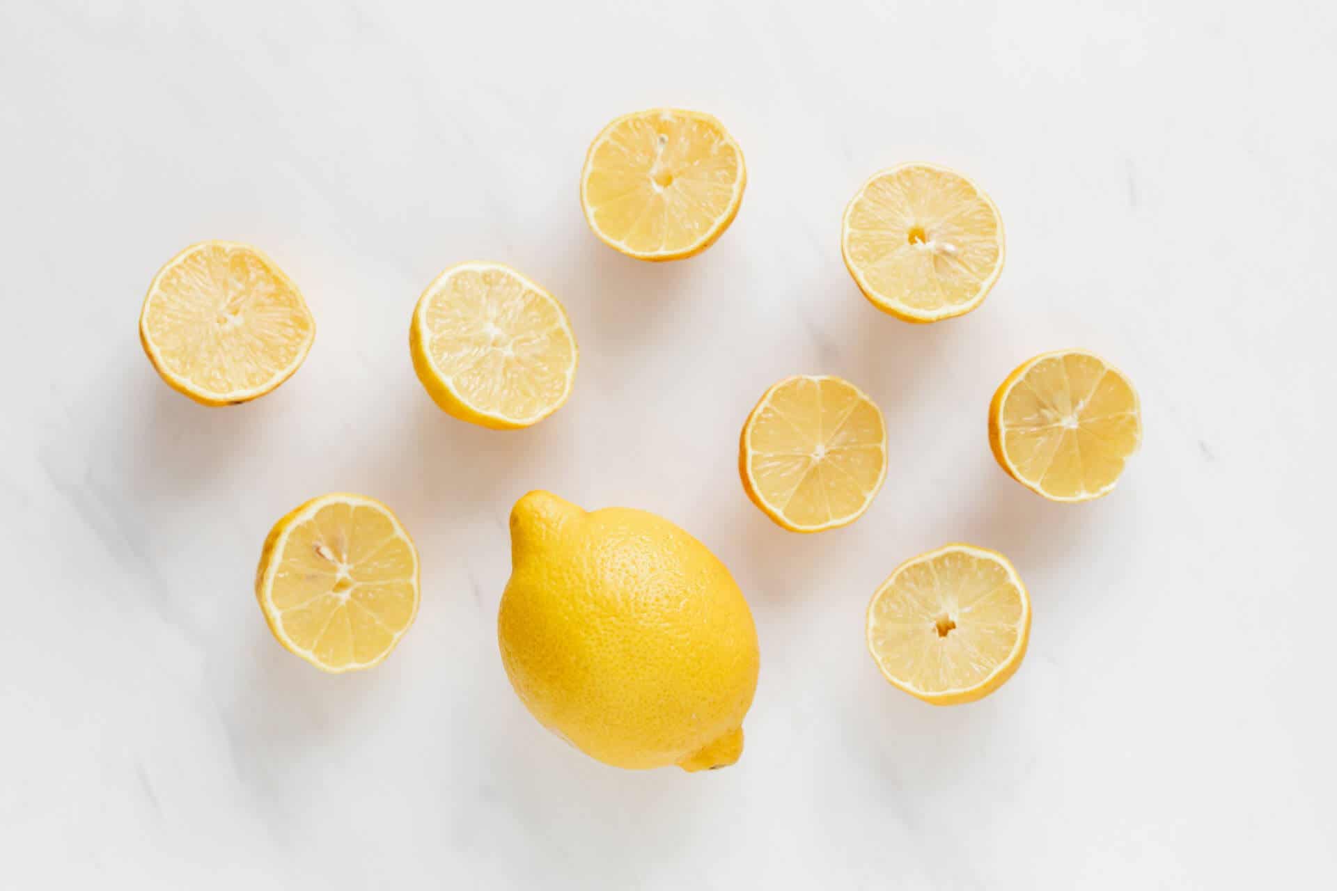 Zumo de limón y ácido úrico.