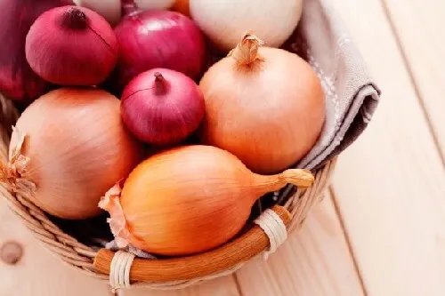 5 mascarillas faciales con cebolla para una piel radiante