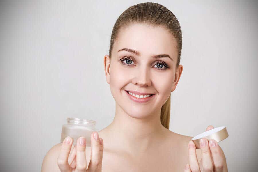 Hidrata tu piel para prevenir las arrugas prematuras.