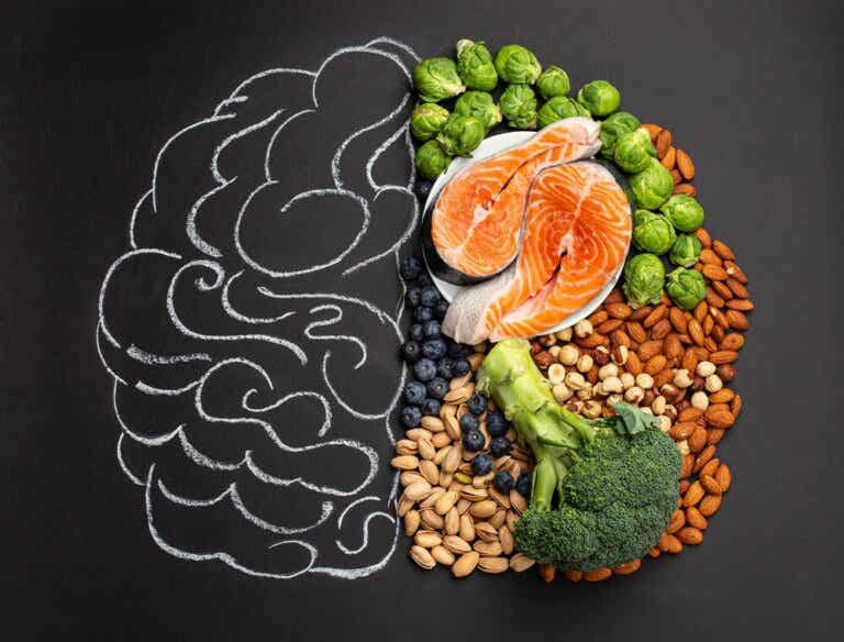 7 alimentos que mejoran tu salud cerebral y bienestar mental