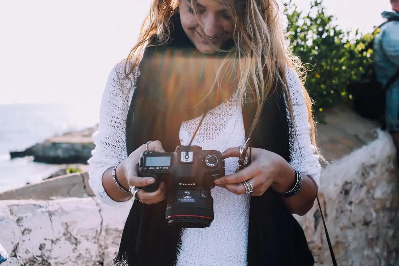 Look slimmer in photos