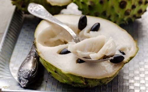 9 beneficios de comer chirimoya