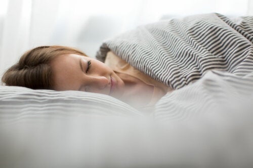 Cómo evitar despertar de la siesta hecho un zombi