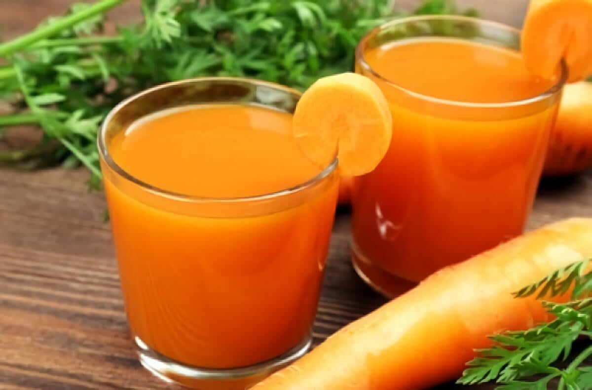 Свежевыжатая морковь. Морковный Фреш. Свежевыжатый морковный сок. Морковь сок. Морковный сок для детей.