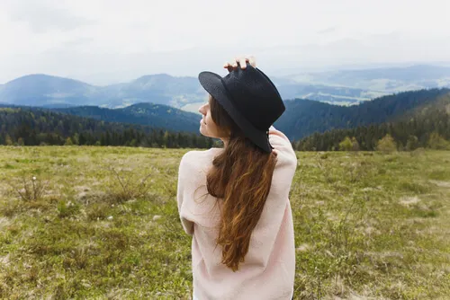 Mujer con sombrero
