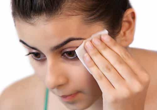 7 métodos para remover el maquillaje naturalmente