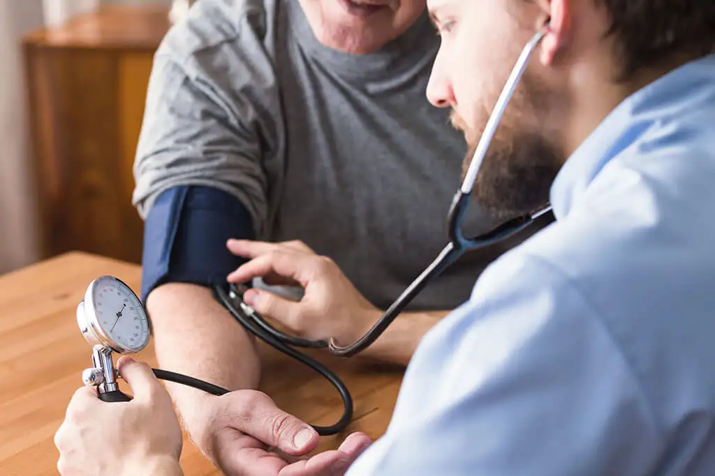 Misurare l'ipertensione arteriosa.