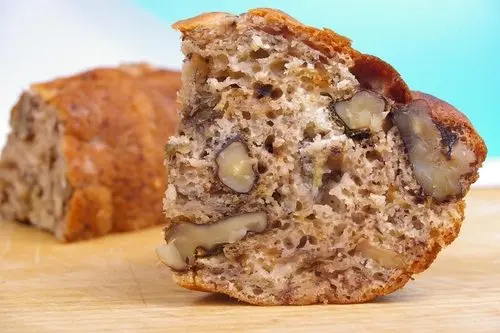 Pan de avena, plátano y nueces