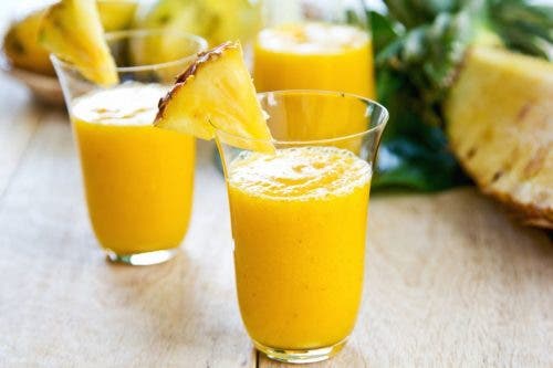 batido de piña, jengibre y cúrcuma