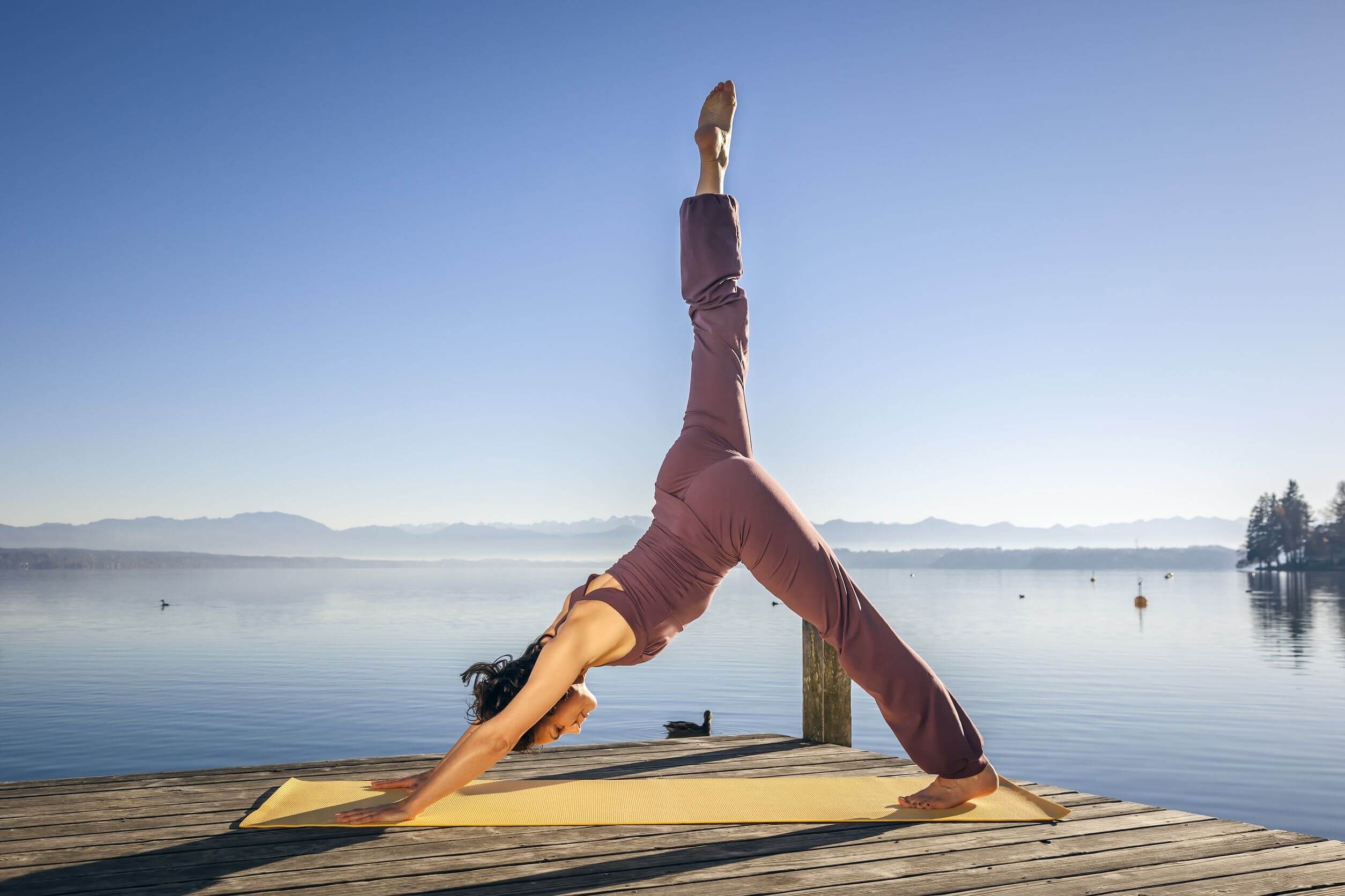 Hacer yoga para perder peso es buena idea.