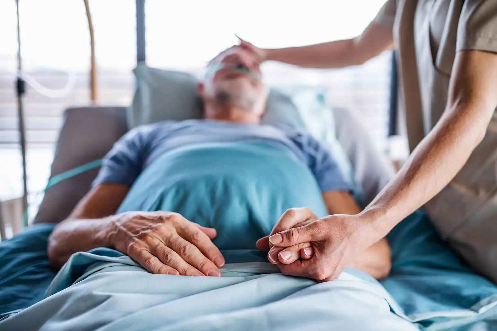 Paciente en cama con escaras.