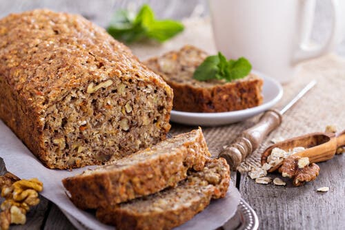 Delicioso pan de avena, plátano y nueces sin gluten y sin lactosa