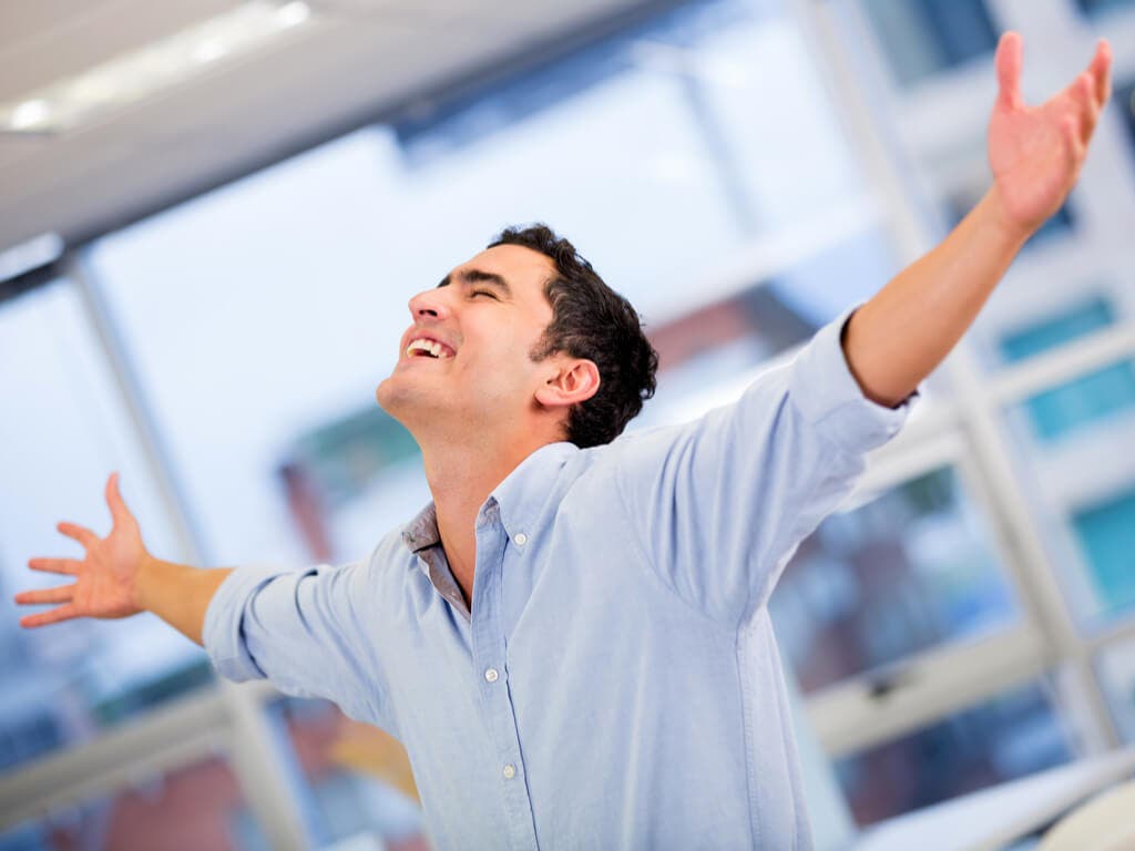 Homme qui se sent bien.