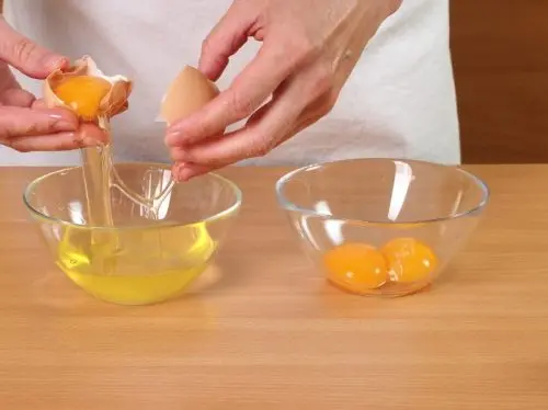 Exfoliantes-caseros-con-clara-de-huevo-y-toallas-de-papel