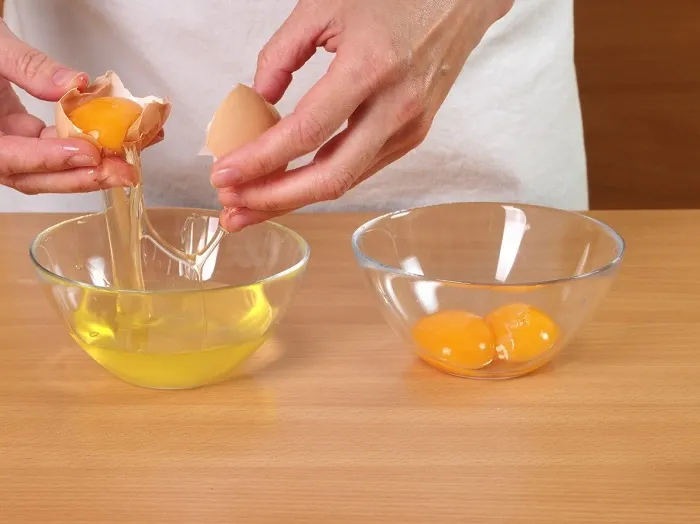 Exfoliantes-caseros-con-clara-de-huevo-y-toallas-de-papel