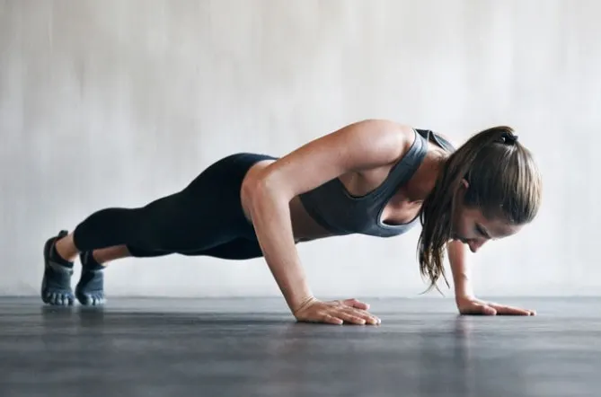 Flexiones con apoyo ancho