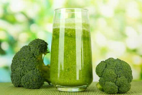 Jugo de zanahoria, lechuga y brócoli