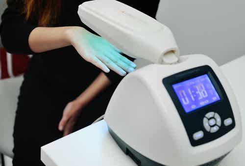 Fototerapia en una mano como tratamiento de la psoriasis