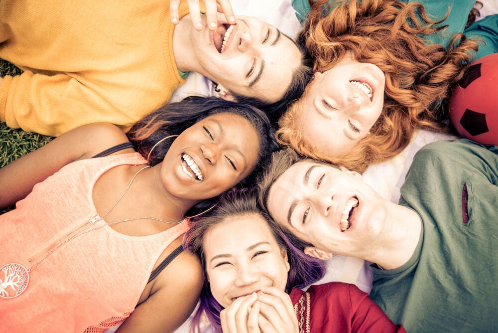 Aprovechar la adolescencia con amigos.