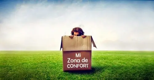 hombre-dentro-de-una-caja