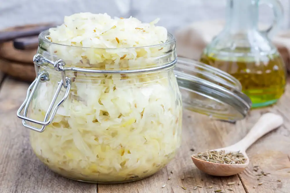 El kimchi es col fermentada.
