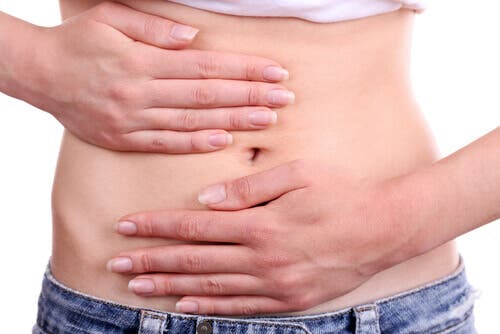 Masajes abdominales para combatir la hinchazón