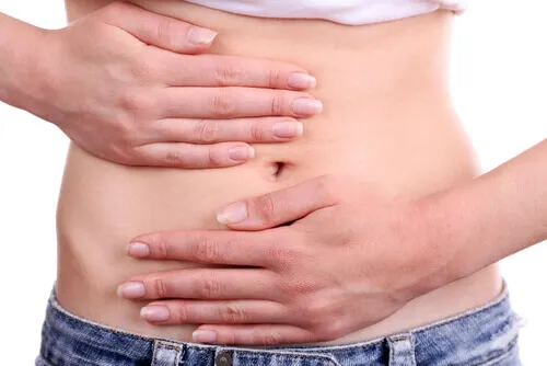 Masajes abdominales para combatir la hinchazón