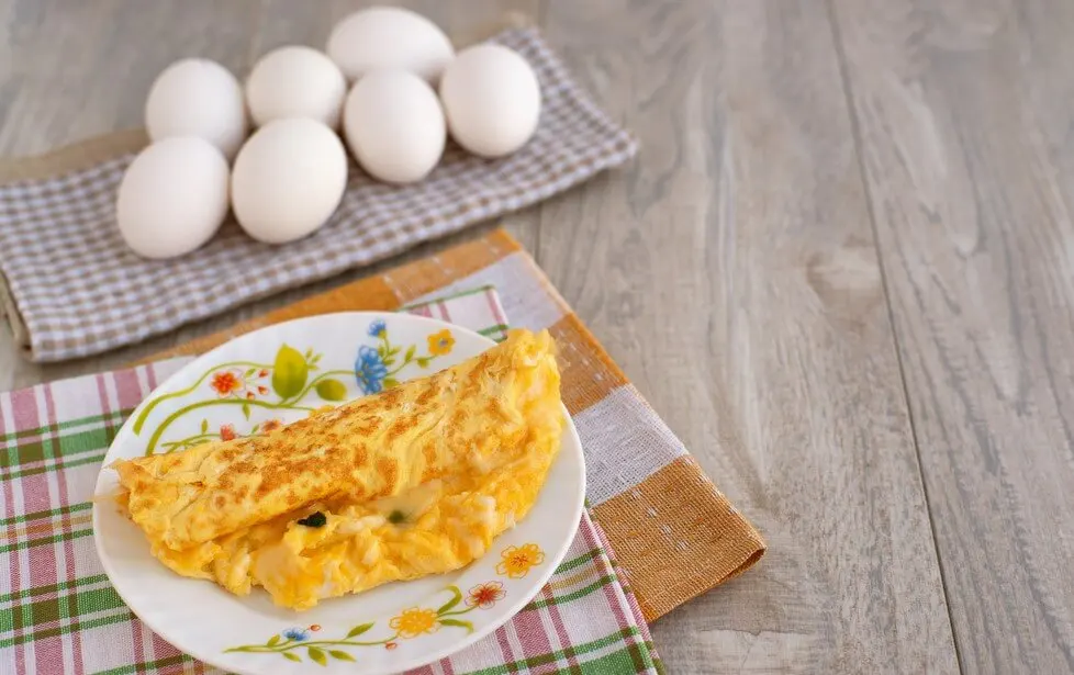Omelet con queso de cabra y hierbas