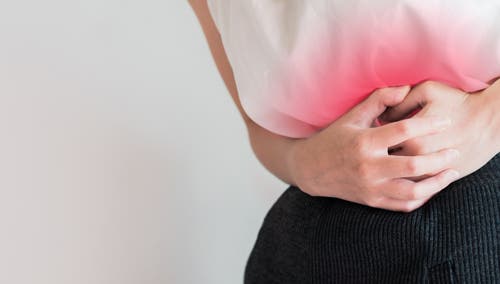 Mujer-que-sufre-dolores-menstruales