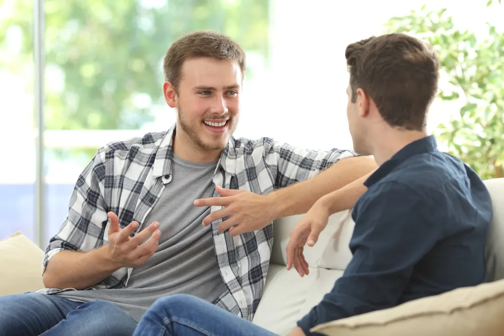 Amigos hablando