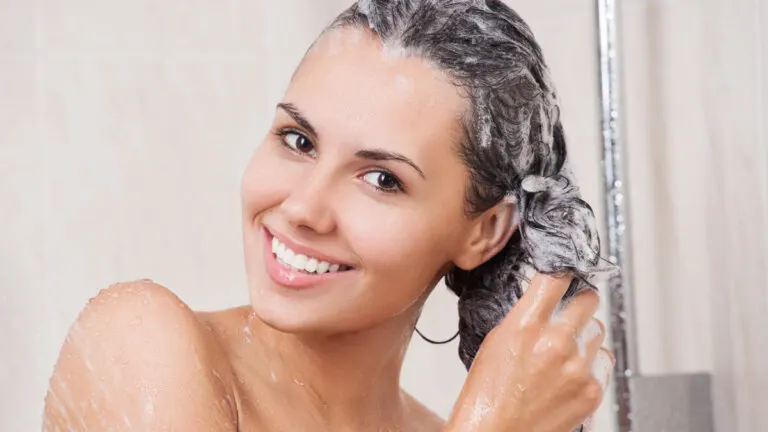 7 formas naturales de quitar el tinte del cabello