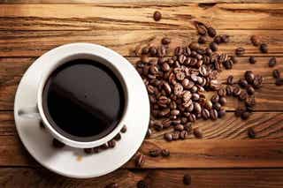 Beneficios y desventajas de consumir café diariamente