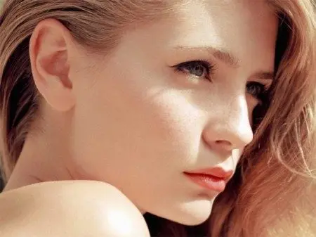Mujer sin vello facial