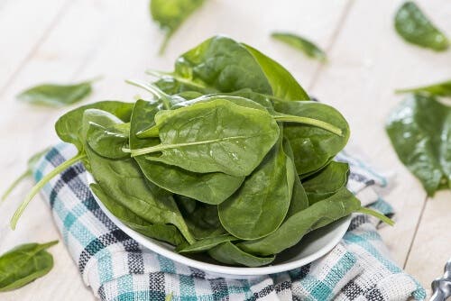La espinaca es un excelente alimento para combatir la anemia.