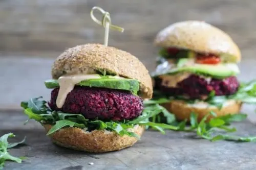 Hamburguesas de frijoles para vegetarianos.