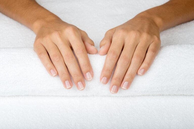Coiloniquia, una anomalía de las uñas muy común: síntomas y tratamiento