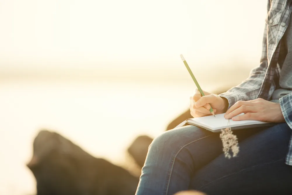 Mujer probando a controlar tus sueños