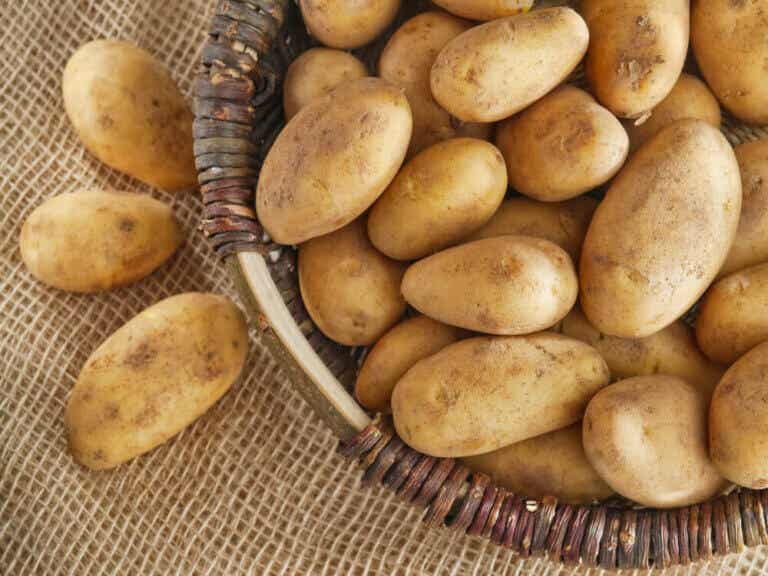 Descubre los beneficios de comer patatas y sus riesgos