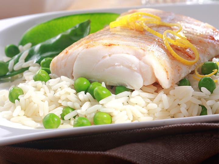 Pescado hervido con arroz.