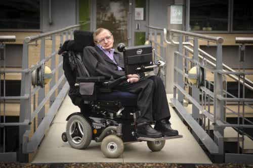 Un famoso paciente con ELA es el físico Stephen Hawking