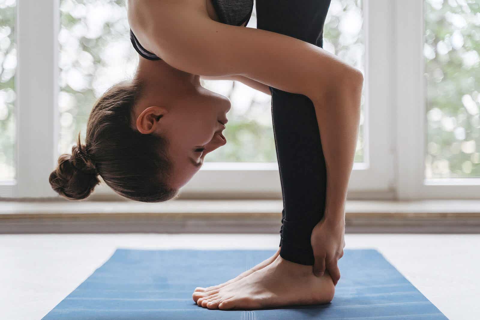 Muchas posturas de yoga para la felicidad son efectivas