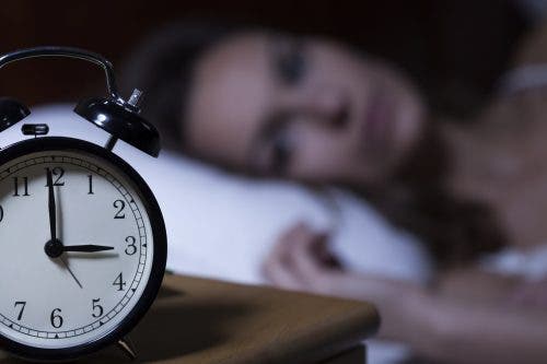 Insomnio y dolor de cabeza al levantarte por la mañana