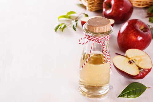 Vinagre-de-manzana-con-agua-para-el-cutis