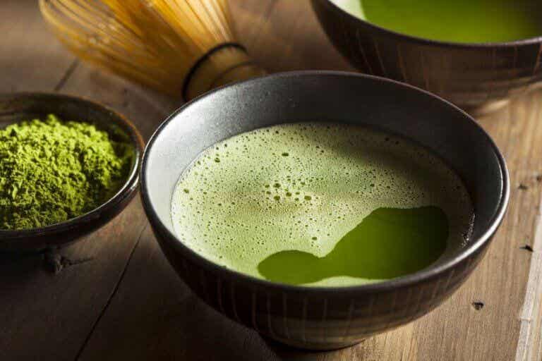 Tónicos y mascarillas de té verde para combatir el acné