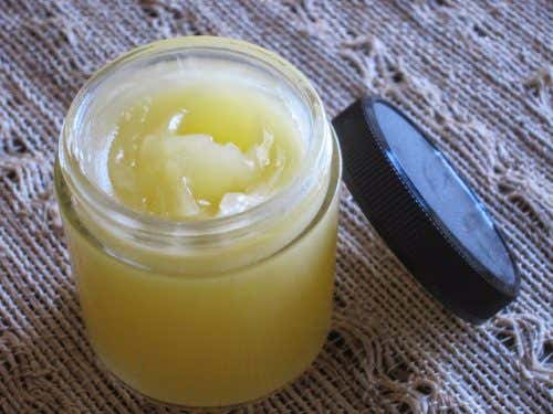 crema hidratante de cera de abejas y aceite de oliva