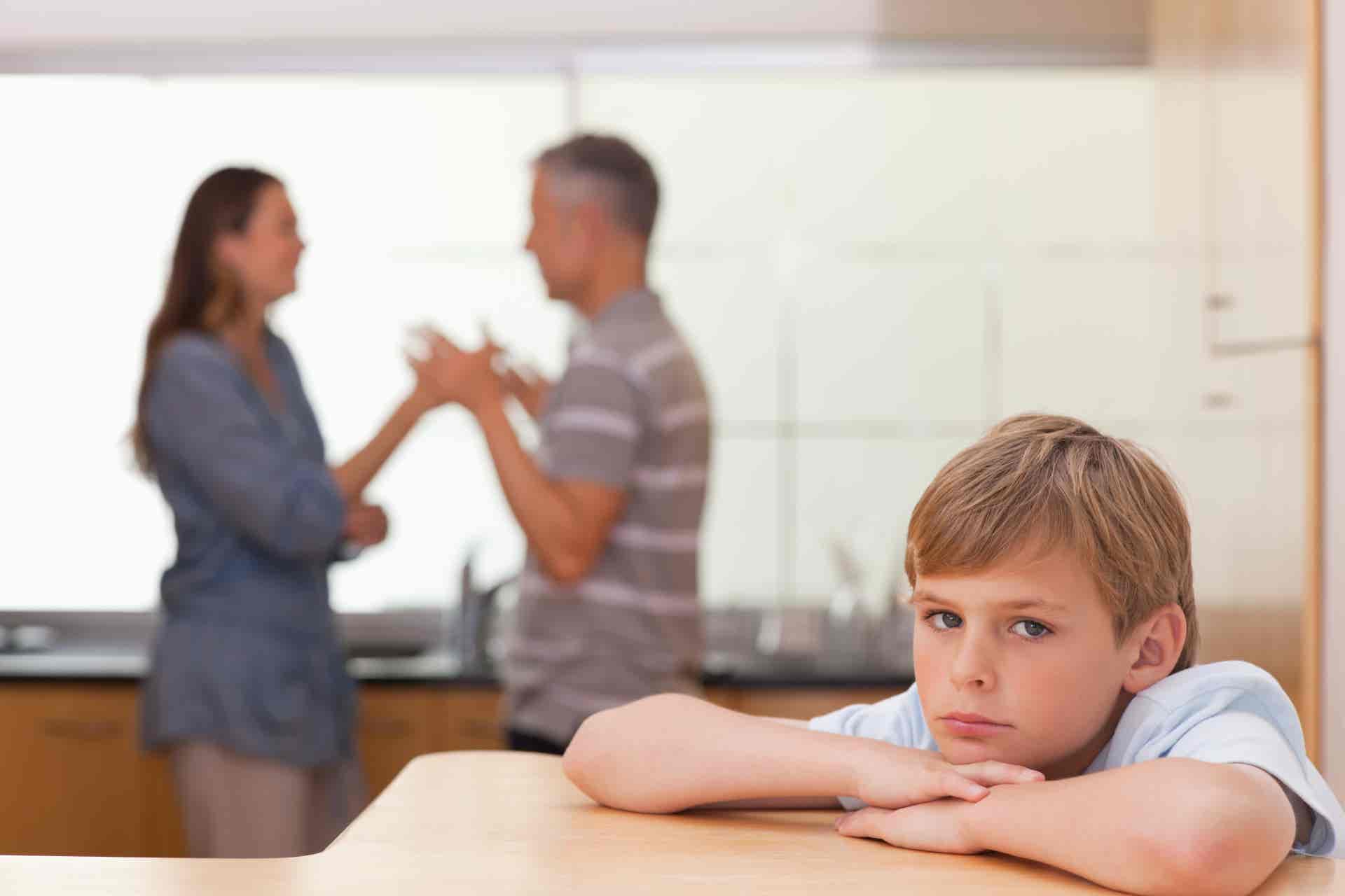 Retter-Syndrom - Eltern streiten sich vor ihrem Kind