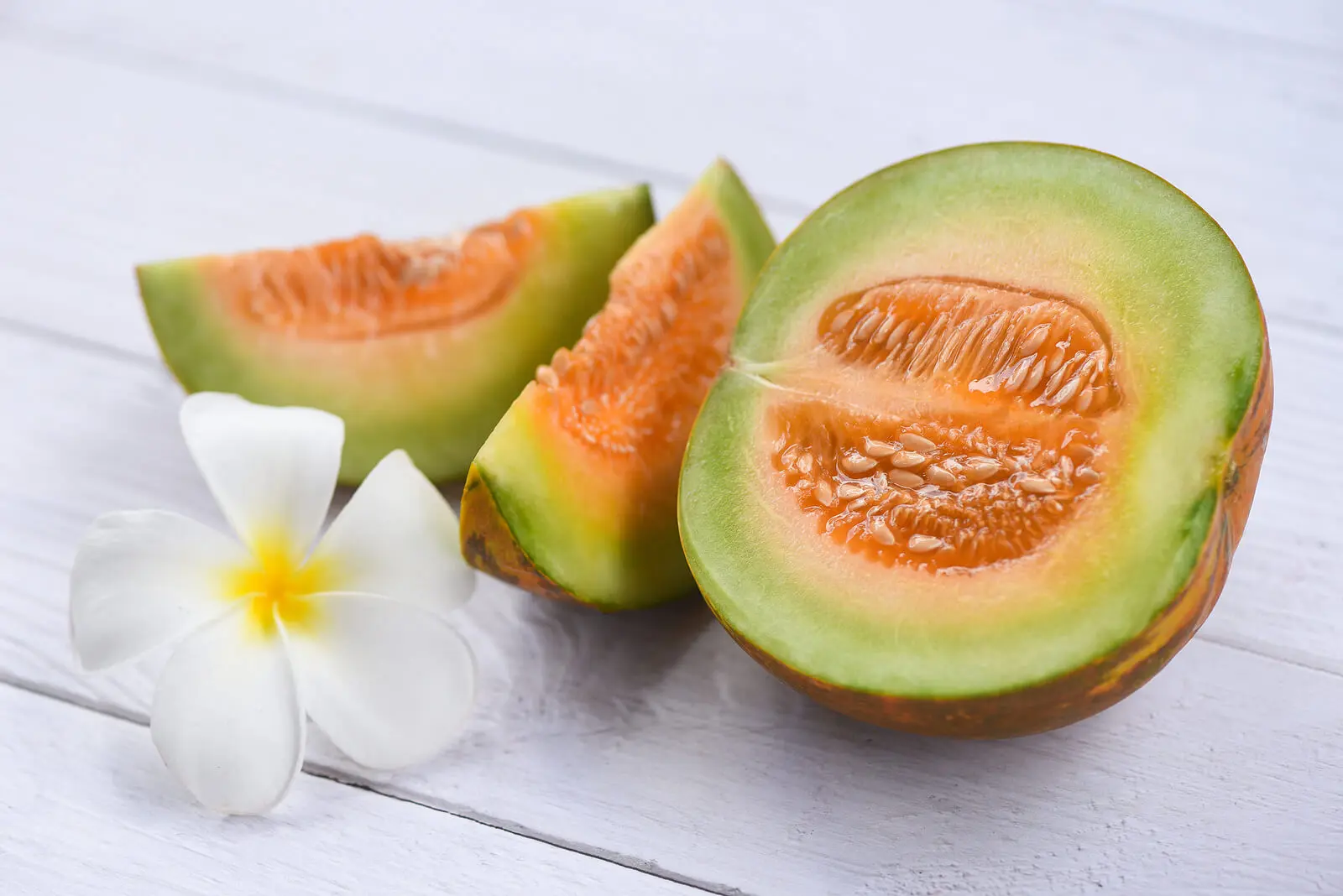 El melón es una fruta rica en agua.