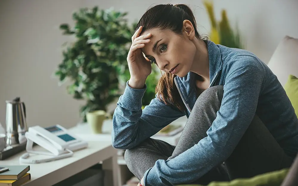 Mujer triste por sentir culpa