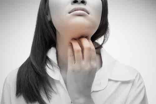 7 remedios naturales para la picazón de garganta